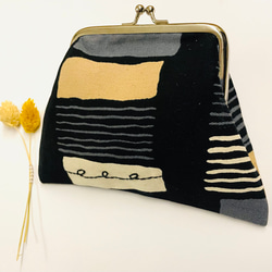 積み上げられた正方形。スクエアマウスゴールドバッグ。財布化粧鞄イヤホン小さなもの。刺繍。日本の布 3枚目の画像