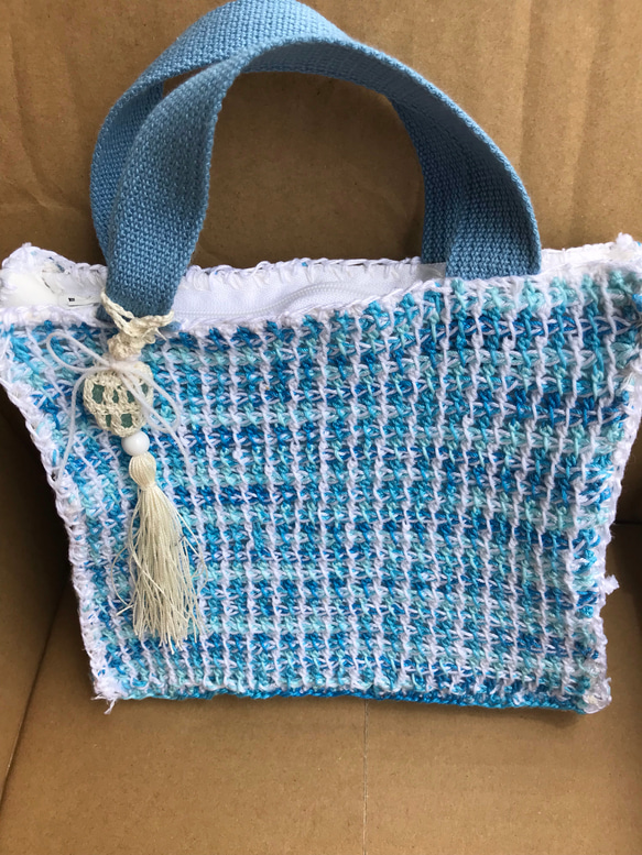 紫陽花っぽいブルーの手編みミニバッグ 3枚目の画像