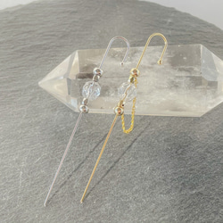 キラリ(水晶)イヤーラップクローラーフックピアス | 天然石 ユニセックスアクセサリー イヤーカフ ゴールド シルバー 2枚目の画像