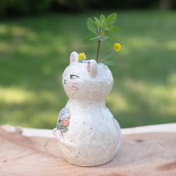 花束を持った 白猫ちゃん ミニ花瓶  一輪挿し 6枚目の画像