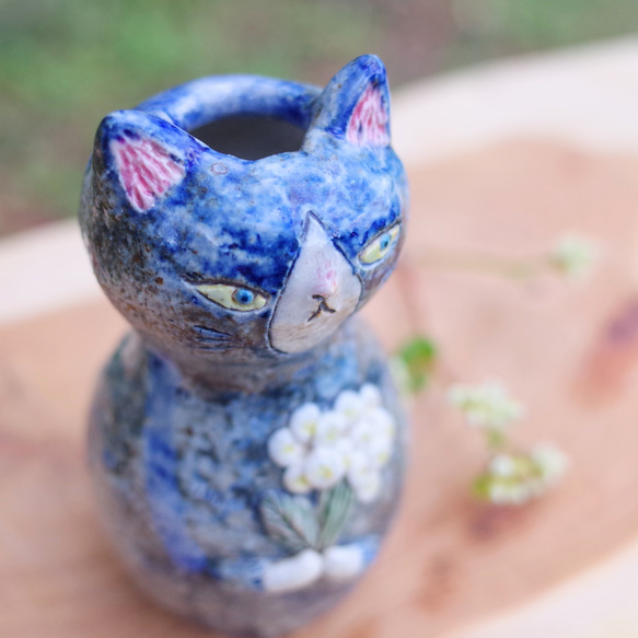 花束を持った猫  ミニ花瓶  一輪挿し(ハチワレ) 8枚目の画像