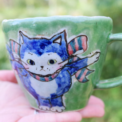 風船を持った猫ちゃん  マグカップ (ハチワレ) 4枚目の画像