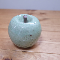 りんご　置物（うすい緑） 2枚目の画像