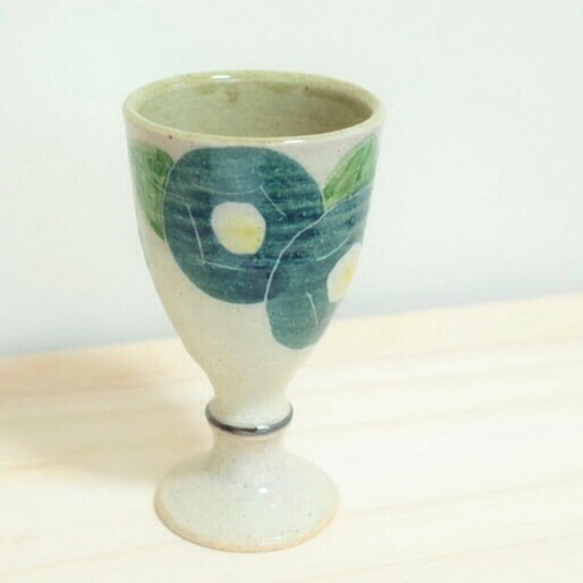 椿（緑葉）　ワイングラス・ワインカップ・酒器 1枚目の画像