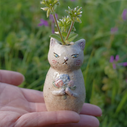 花束をもった 白猫  ミニ花瓶  一輪挿し 5枚目の画像
