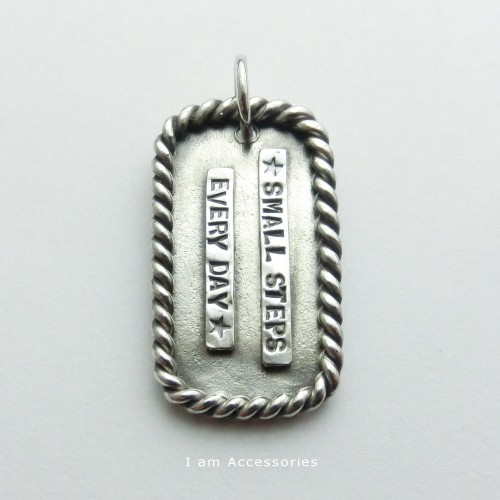 受注生産商品　SMALL STEPS EVERY DAY プレートペンダント シルバー925 IP0474