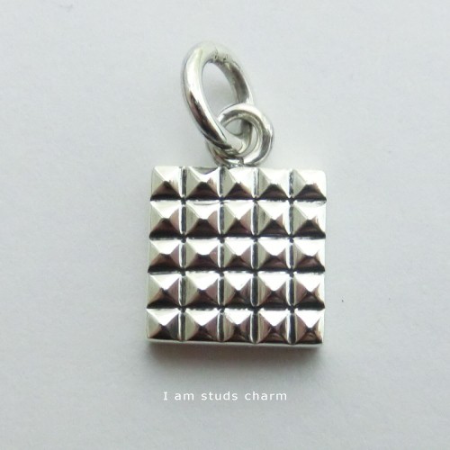 受注生産商品　小ぶりなスタッズスクエアペンダント　シルバー925　IP0072