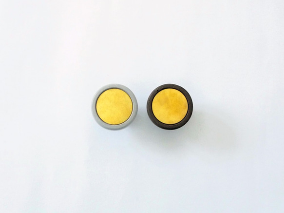 FENEN - Handcrafted black concrete knob / hook –Inlaid Brass 3枚目の画像