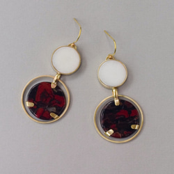 Dual Stones w Brass Hoop Earrings/ White x Rouge - Handmade 3枚目の画像