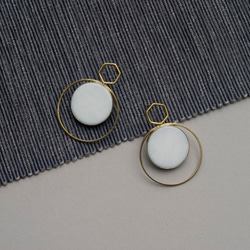 White Stone Geometric Earrings/ White - Handmade 1枚目の画像