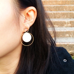 White Stone Geometric Earrings/ White - Handmade 5枚目の画像