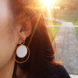 White Stone Geometric Earrings/ White - Handmade 6枚目の画像