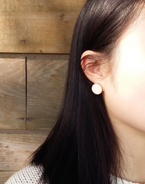 簡約天然石黃銅耳環-白色-手作-純銀耳針-可改耳夾/Brass-Handmade-Earrings 第4張的照片