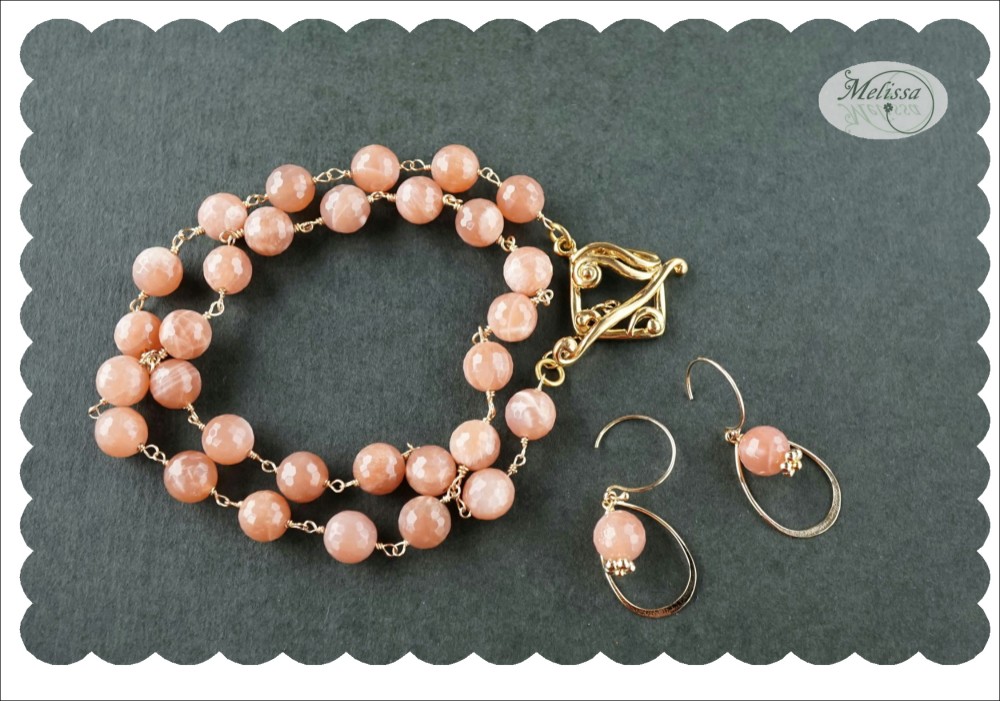 オレンジムーンストーンのワイヤーネックレスとピアスセット