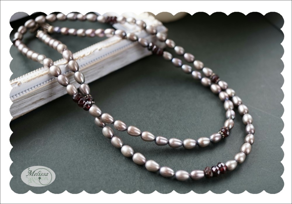 グレーパールとガーネットのロングネックレス