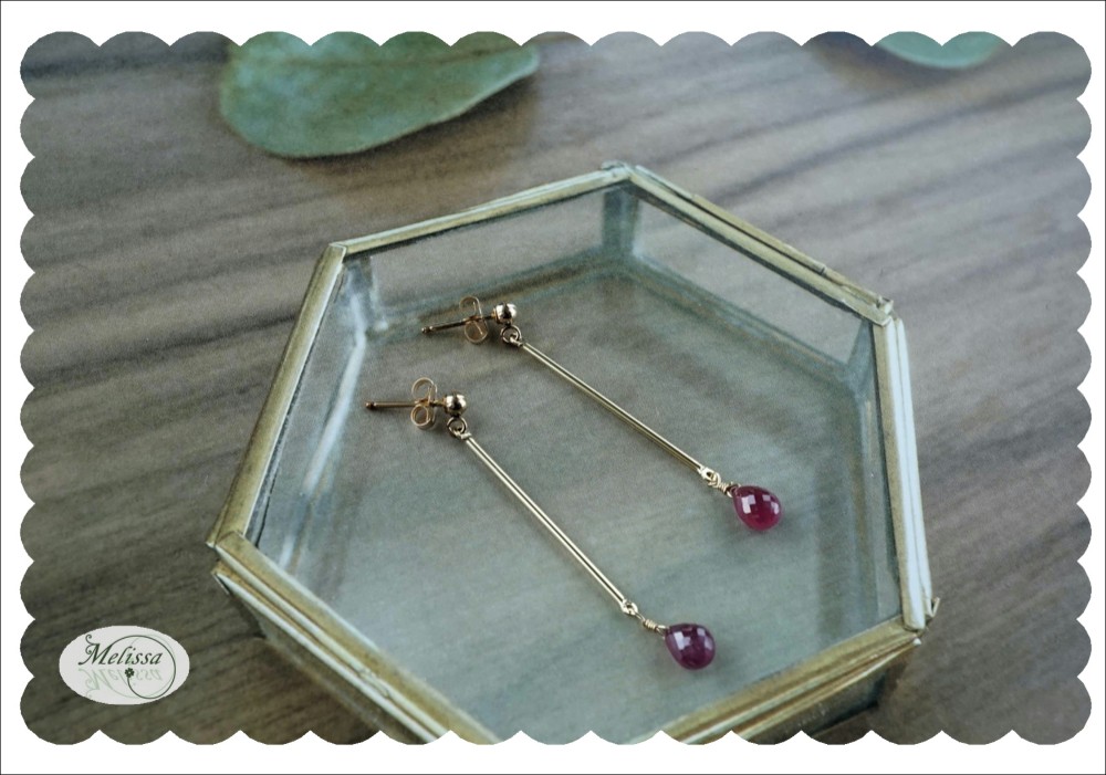 ルビーのロングバーピアス