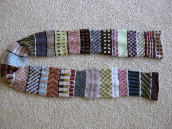 色々な色の毛糸で色々な編み方をしたマフラーNo 6 3枚目の画像