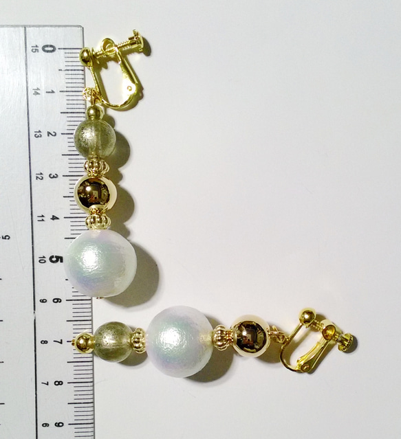 送料無料　Rich White Cotton Pearl Earrings 3枚目の画像