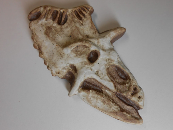 陶製恐竜マグネット・コスモケラトプス　白色 1枚目の画像
