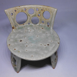 陶製のミニチュア椅子（灰釉） 1枚目の画像
