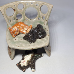 陶製のミニチュア椅子（灰釉） 7枚目の画像