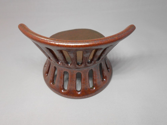 陶製のミニチュア椅子（鉄釉） 3枚目の画像