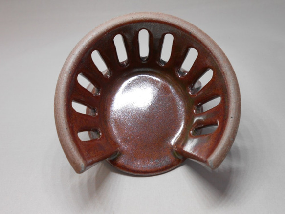 陶製のミニチュア椅子（鉄釉） 6枚目の画像