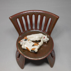 陶製のミニチュア椅子（鉄釉） 7枚目の画像