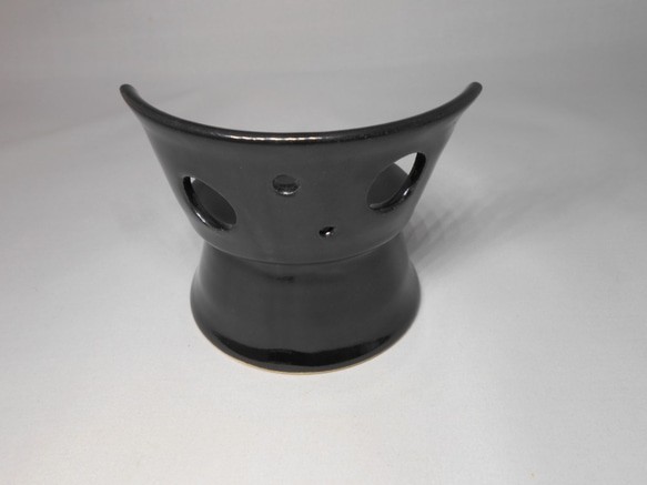 陶製のミニチュア椅子（黒釉） 3枚目の画像