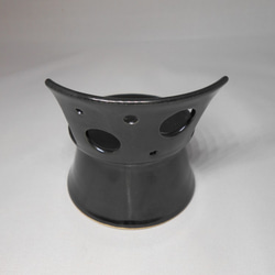 陶製のミニチュア椅子（黒釉） 3枚目の画像