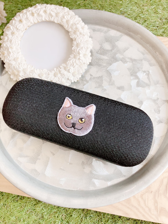 猫の刺繍　メガネケース　ちりめん　 3枚目の画像