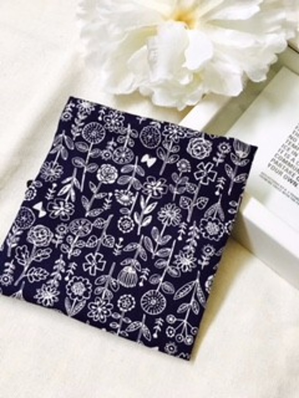 北欧刺繍柄　花モチーフ　携帯用BOXティッシュケース 3枚目の画像