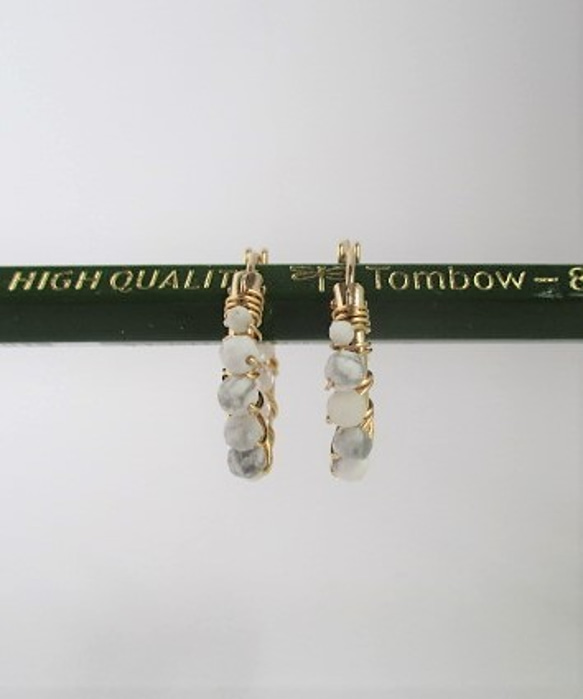 14Kgf hoop pierced earrings / white＆clear 第5張的照片