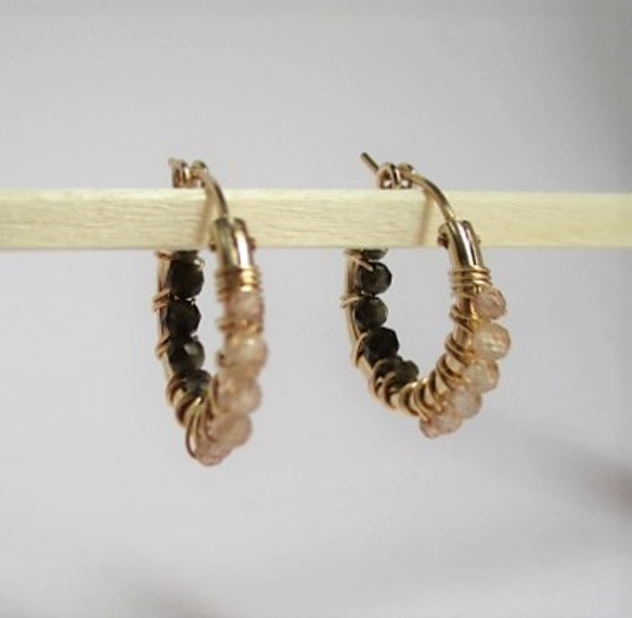 14Kgf hoop pierced earrings with zircon＆obsidian 第3張的照片