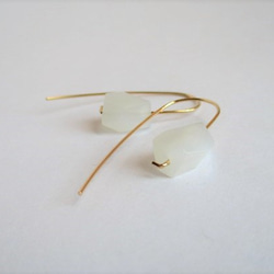 back long wire 14Kgf with white moonstone 第6張的照片