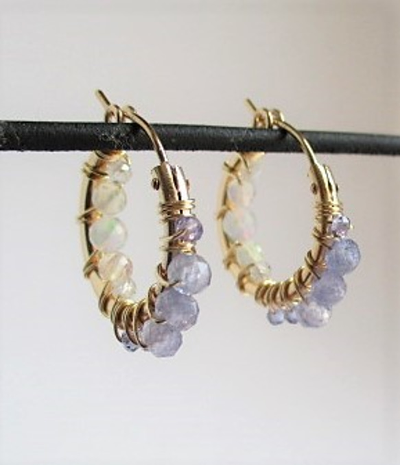14Kgf hoop pierced earrings with tnzanite ＆ opal 第3張的照片