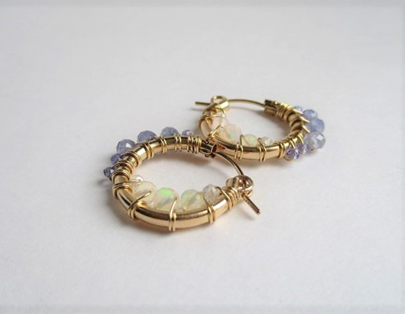 14Kgf hoop pierced earrings with tnzanite ＆ opal 第4張的照片