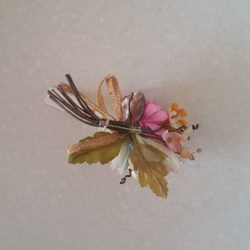 ストロー（麦わら）リボンの小花コサージュ（手染）87-121 2枚目の画像