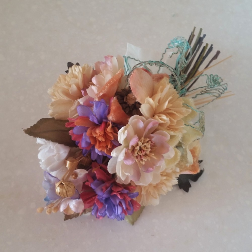 ライトブルーレースリボンの小花コサージュ（手染）87-133