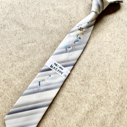 誕生花ネクタイ　シルバーストライプ　『７月　なでしこ』京都・西陣織・手描き・螺鈿・ポストカード付き 1枚目の画像