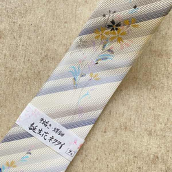誕生花ネクタイ　シルバーストライプ　『７月　なでしこ』京都・西陣織・手描き・螺鈿・ポストカード付き 4枚目の画像