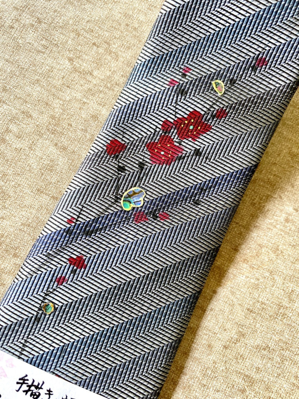 誕生花ネクタイ　グレーストライプ　『２月　うめ』京都・西陣織・手描き・螺鈿・ポストカード付き 4枚目の画像