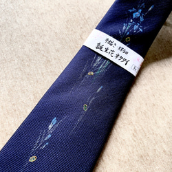 誕生花ネクタイ「5月　はなしょうぶ」　京都・西陣織　手描き　螺鈿　ポストカード付き 2枚目の画像