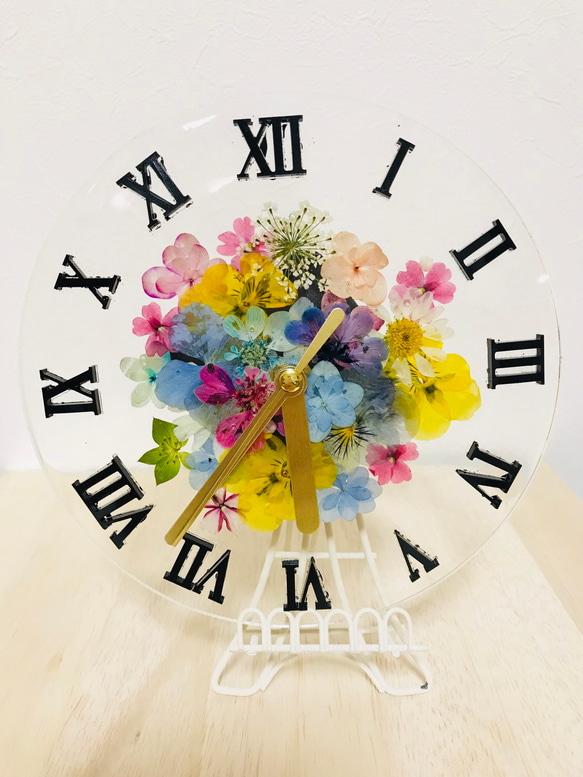 カラフルお花のクリアー時計 1枚目の画像