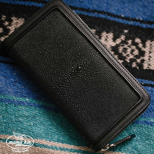 【新品・未使用】スティングレイ エイ革 二つ折り財布ラウンドファスナー 海の宝石 新品・未使用】スティングレイ エイ革 二つ折り財布ラウンドファスナー