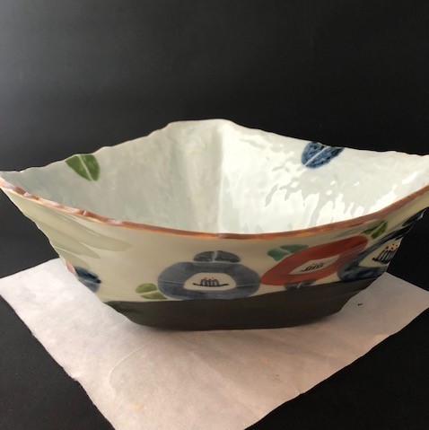 黒陶染錦椿絵三角鉢 8,140円