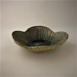 ビードロ釉 十草紋　花型小鉢 1枚目の画像