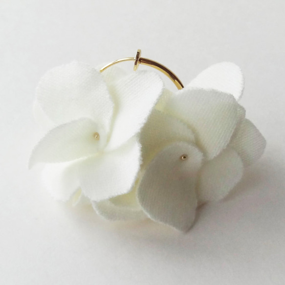 white petal series-イヤリングフープ 2枚目の画像