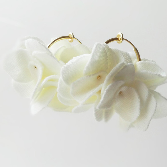 white petal series-イヤリングフープ 4枚目の画像