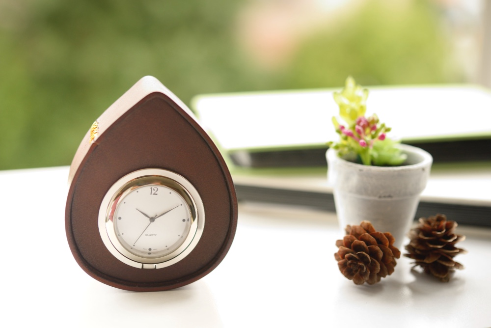 ⭐️販売再開記念セール⭐️革のゆらゆらおき時計　チョコ　受注生産